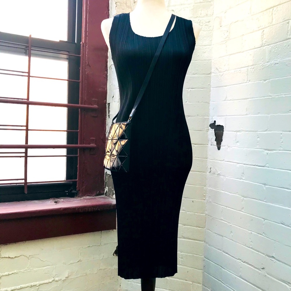 ISSEY MIYAKE PLEATS PLEASE